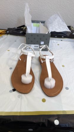 $8 Sandals Never Worn