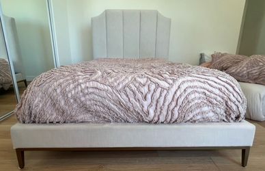 Restoration Hardware Sabine Upholstered Bed, Velvet Fabric,Color Mist, Queen