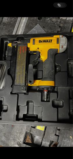 Dewalt DWFP2350K 23 Gauge Pneumatic Pin Nailer