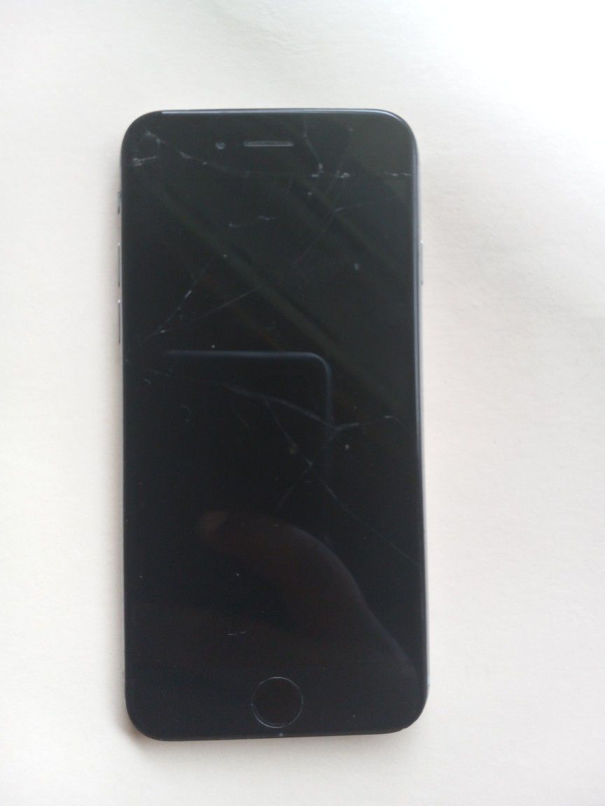 IPhone 6 Cracked Screen 