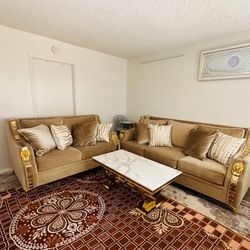 Elegant Sofa With Eight Pillows: