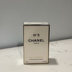 CHANEL NUM.5 Her Brand New Fragrance 