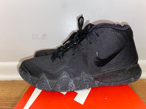 blackout kyrie 4