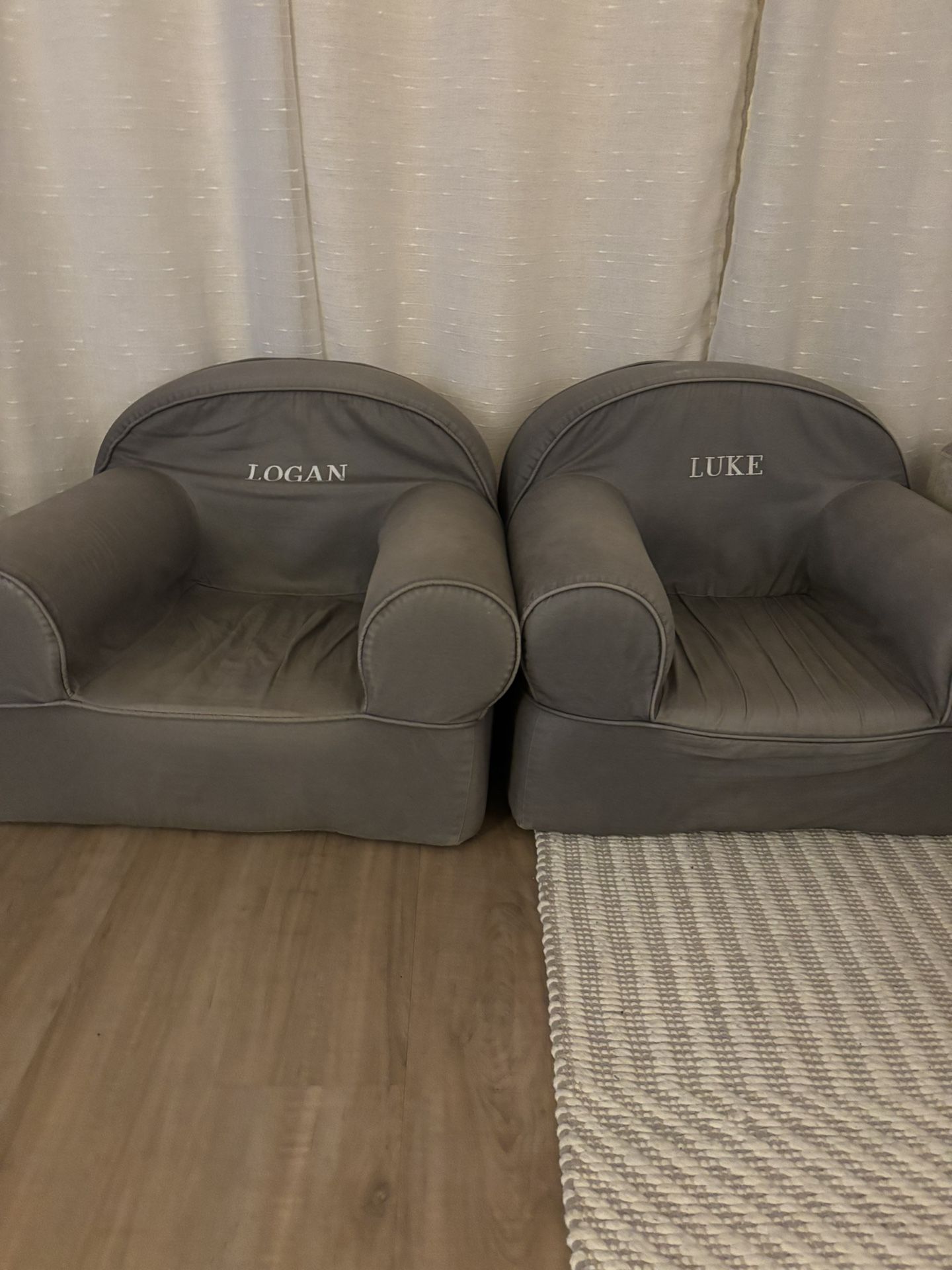 Crate n Barrel Land Of The Nod Kids Chair