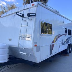 2004 Ragen 24’ Toy hauler 