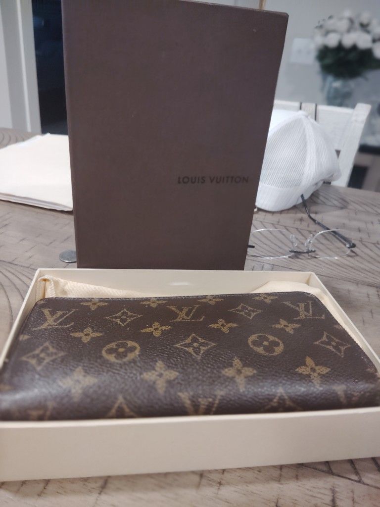 Louis Vuitton Zippy Wallet