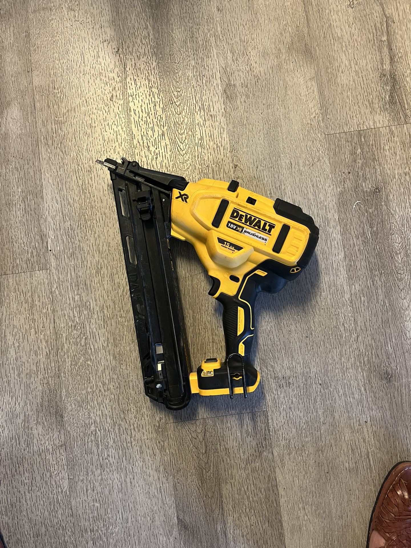 Dewalt 20v Finish Nailer 15g Tool Only $180 Firme Precio