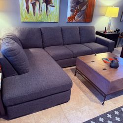 Beautiful Sectional Couch - LIKE NEW