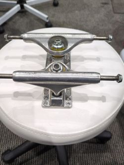 Independent trucks 139's 8" skateboard trucks