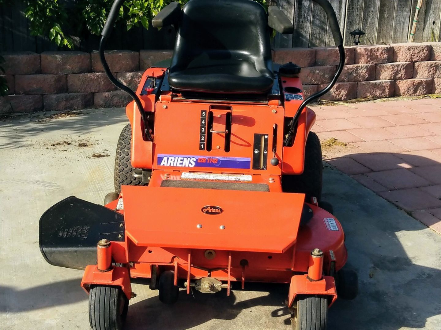 ARIENS EZR. Zero Turn Mower. for Sale in Salida, CA OfferUp