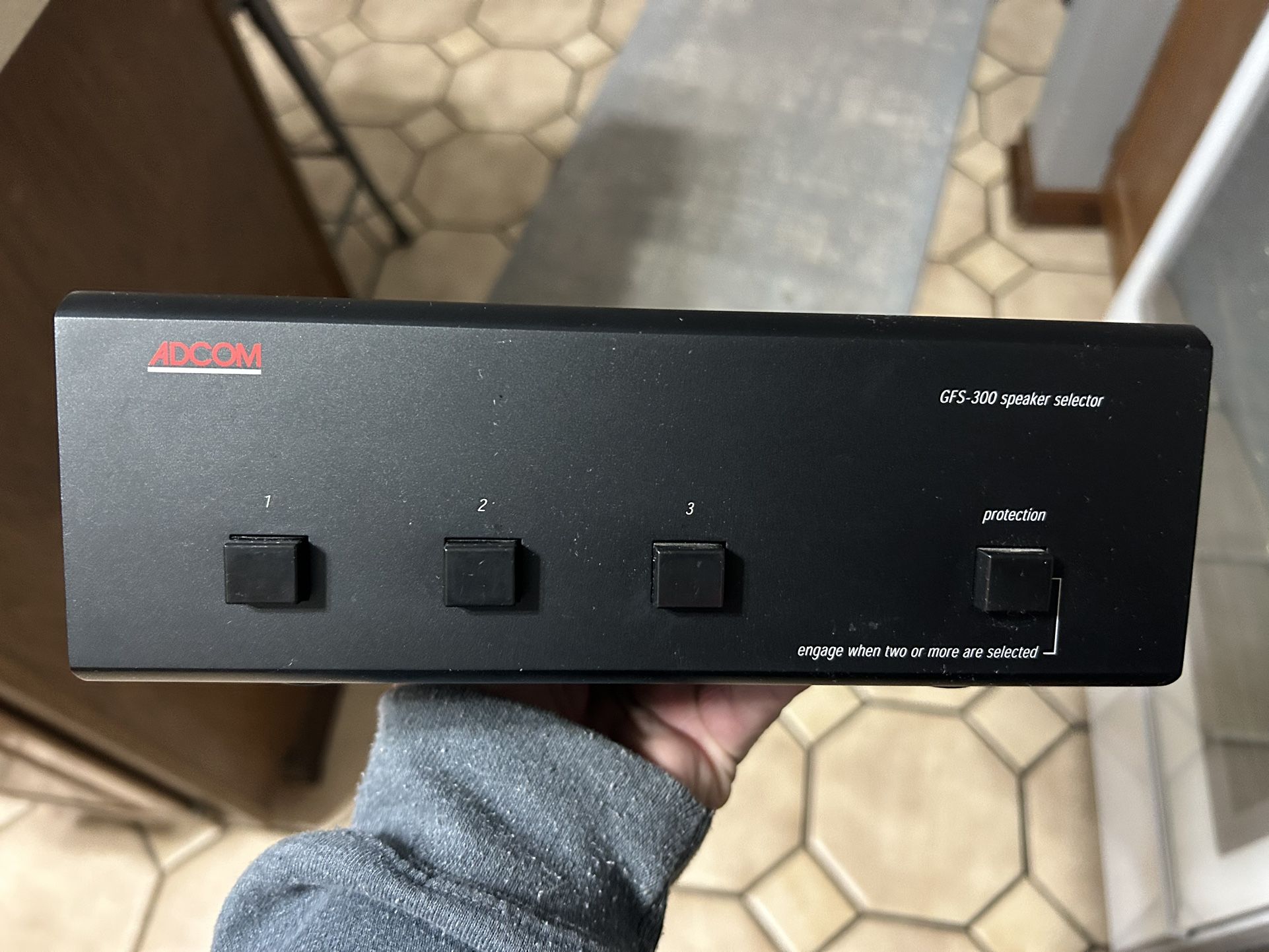 ADCOM  Speaker Selector 