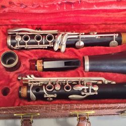 Vintage Leblanc Nobel Paris Vito V2 Clarinet with Case 