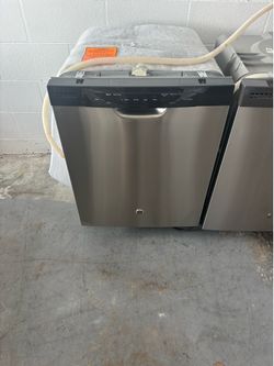 Stainless steel GE dishwasher