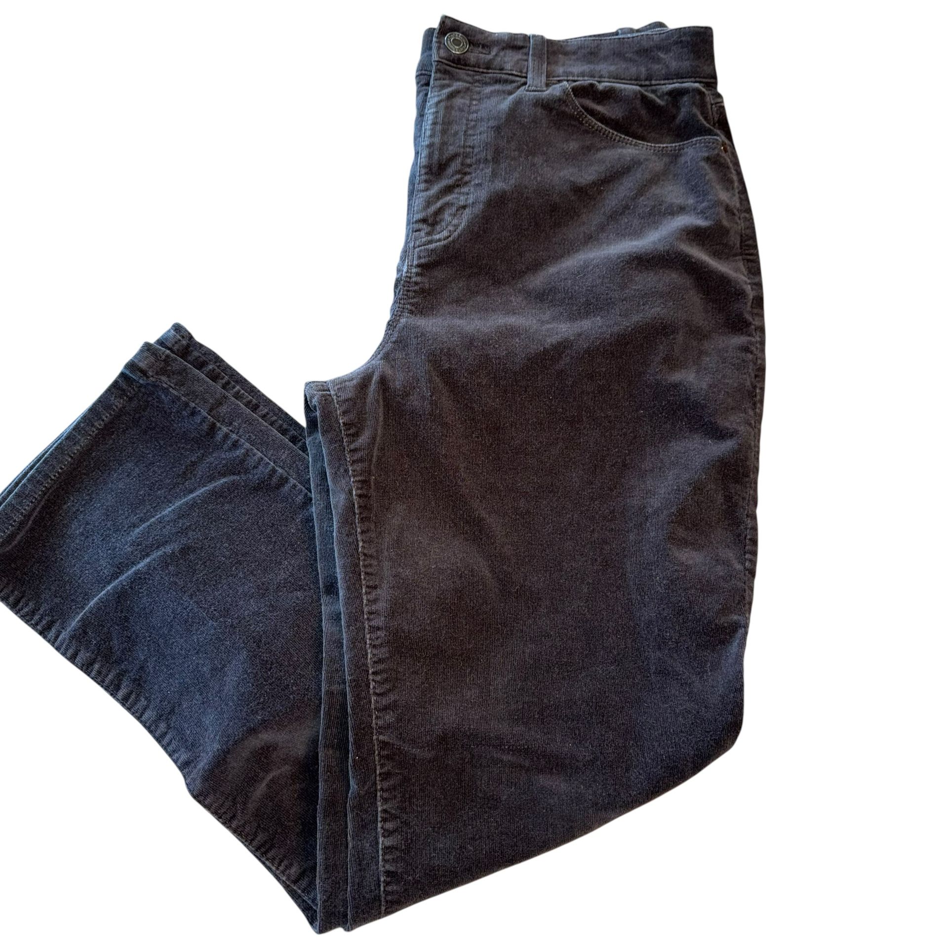 Croft & Barrow Womens Size 10 Short Straight Leg Chocolate Brown Stretch    Great pre owned condition. No holes or stains.   Waist 16” across Rise 12”