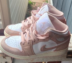 Jordan 1 Mid SE
Legend Pink (GS)
