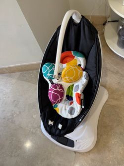 4moms MamaRoo Baby Swing with infant insert