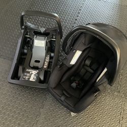 Evenflo Carseat Whit Car seat Base And  Stoller  