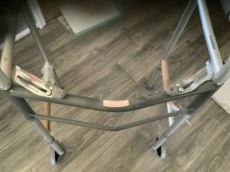 Adult Walker with adjustable height. (BRAND NEW NEVER USED)