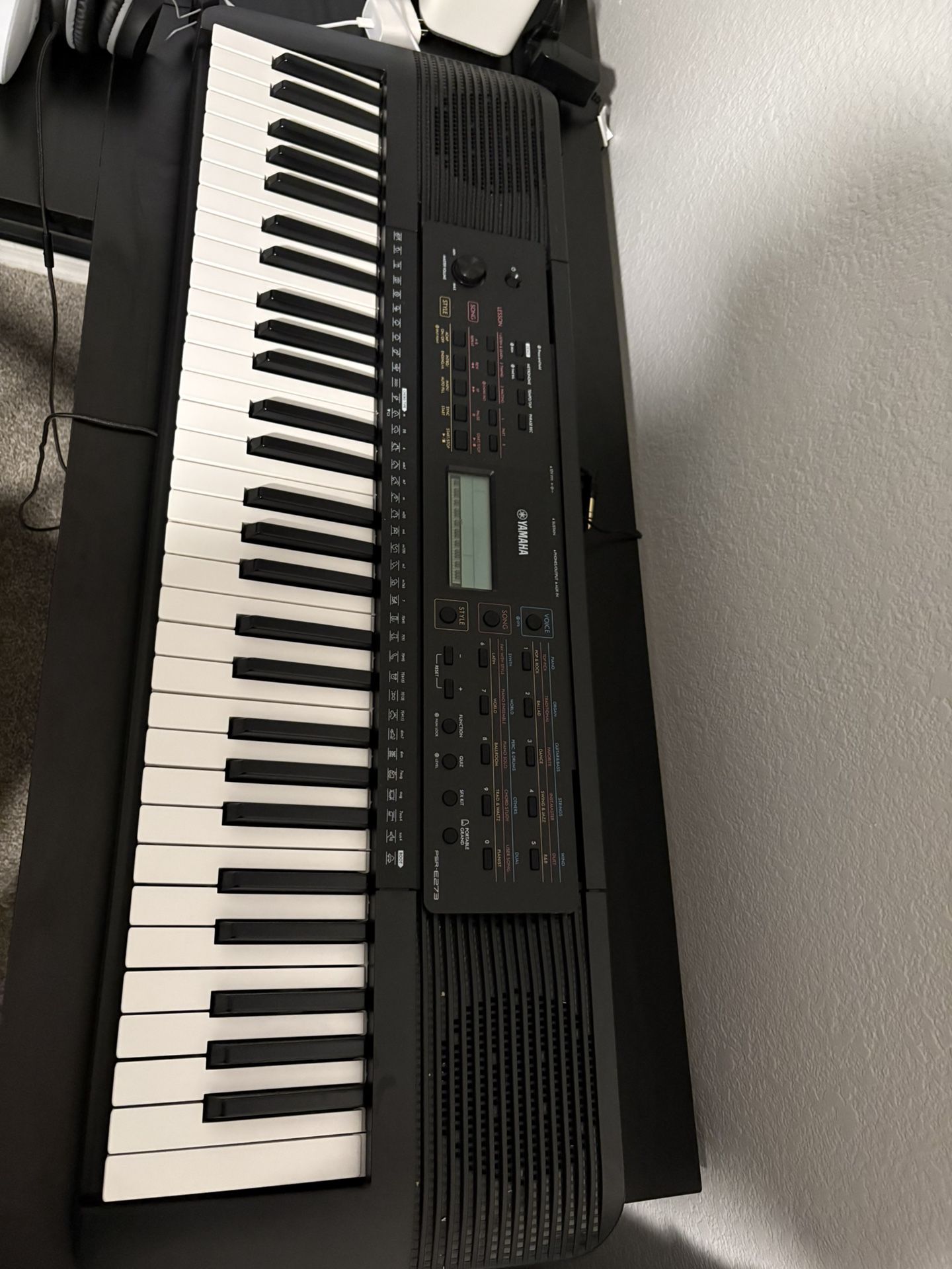 Yamaha Psr E273