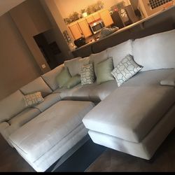 Large Modern Sectional Couch – Light Gray, Super Comfortable, Good Condition