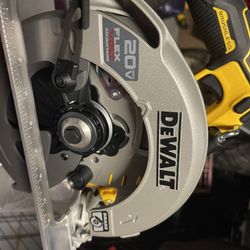 Dewalt Flex Vol 71/4 Skill Saw 