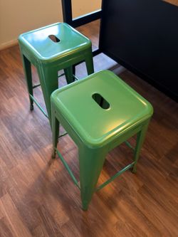 Stackable metal bar stools - green