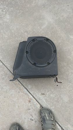 Jeep wrangler stock subwoofer