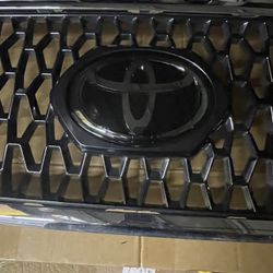 TRD Grille Off A 2018 Tacoma