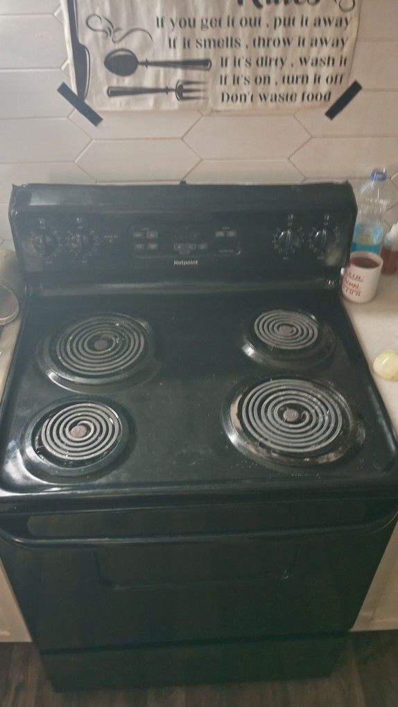 Black Hotpoint Stove
