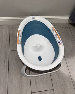 The First Years Sure Comfort® Infant to Toddler Collapsible Baby Bathtub