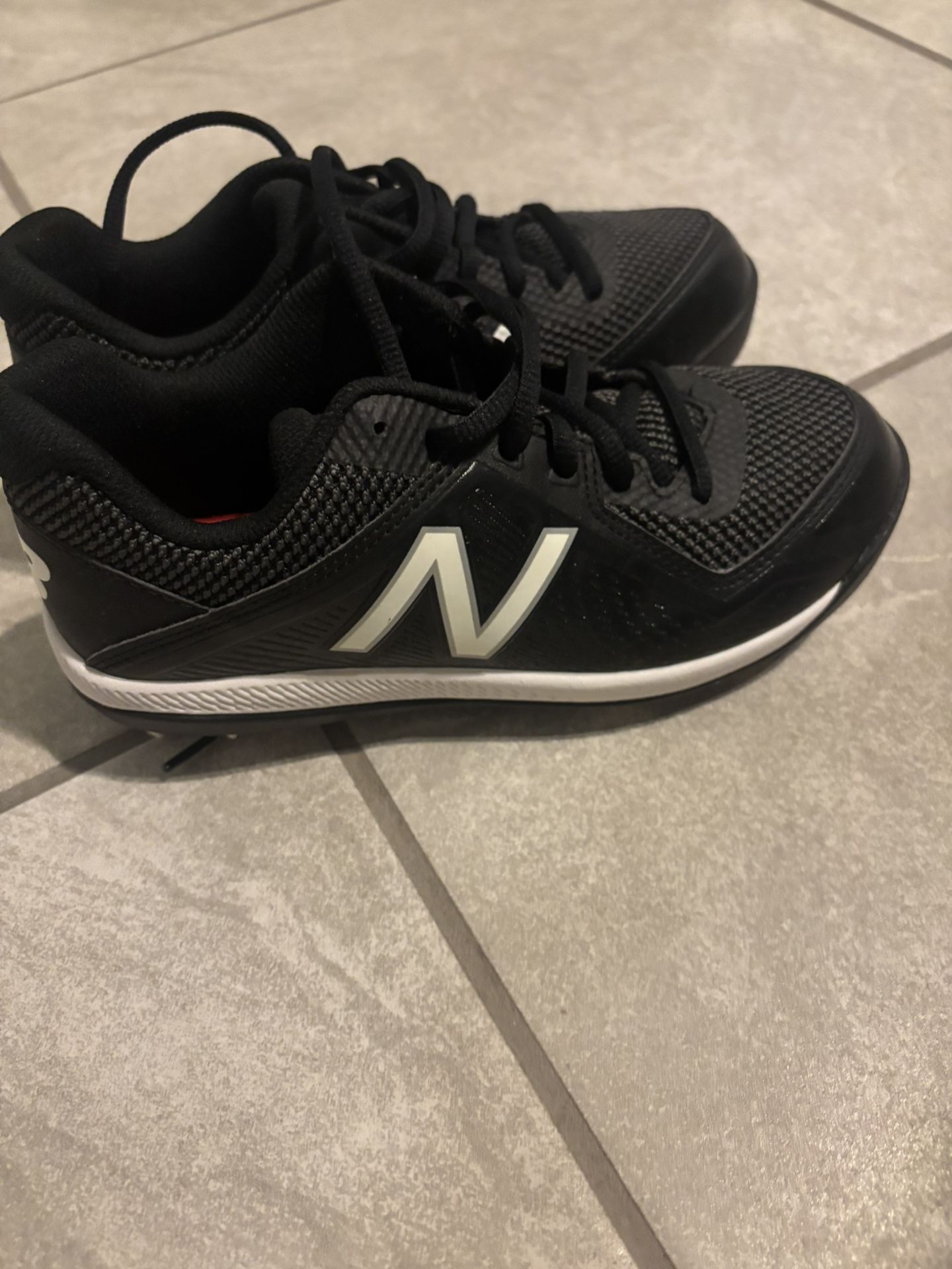 New Balance Baseball ⚾️ Cleats Kids Size 4