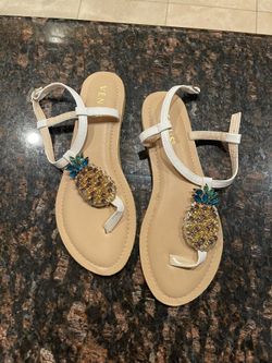 Size 7.5 Pineapple Sandals