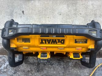 DEWALT 20V MAX Portable Power Station + Batteries