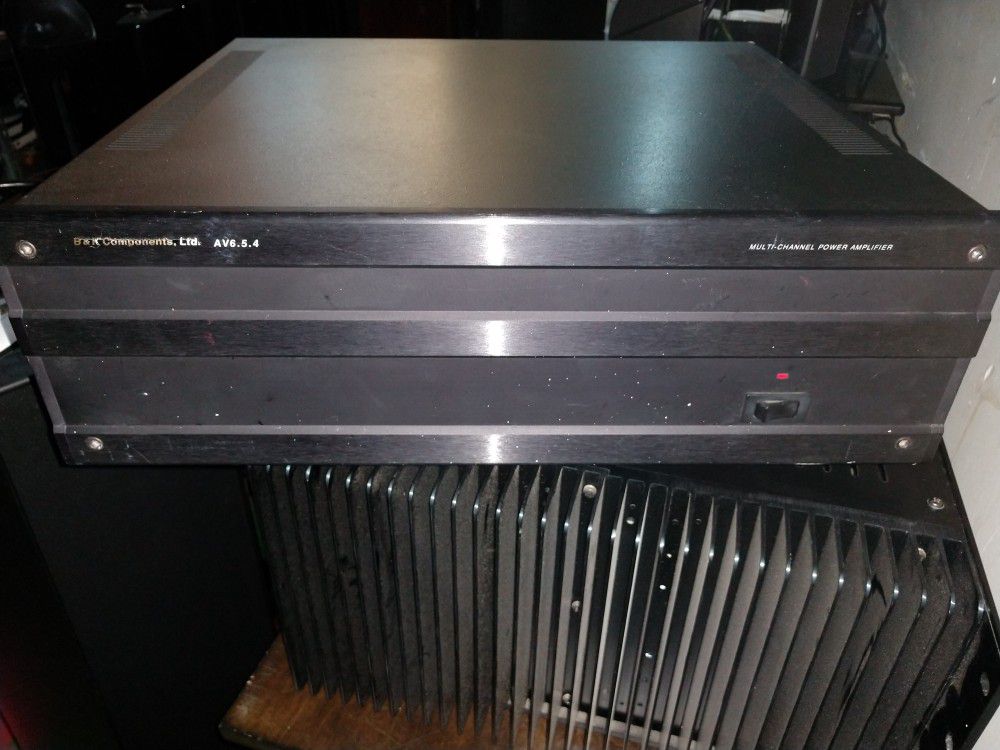 B&k 6 channel amplifier model AV654 -