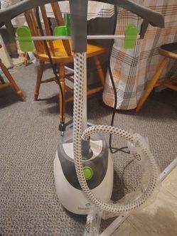 Steamfast SF-567 Full-Size Upright Garment and Fabric Steamer