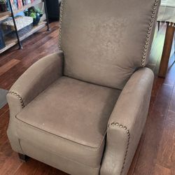 Small Brown Recliner (<5’ 4” Tall)