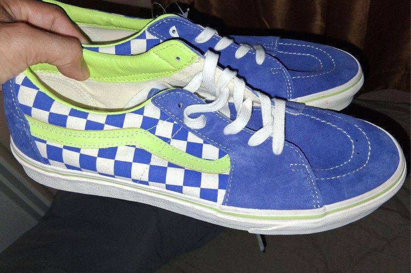 vans size 10.5 shoes 40 dollar each men hombre