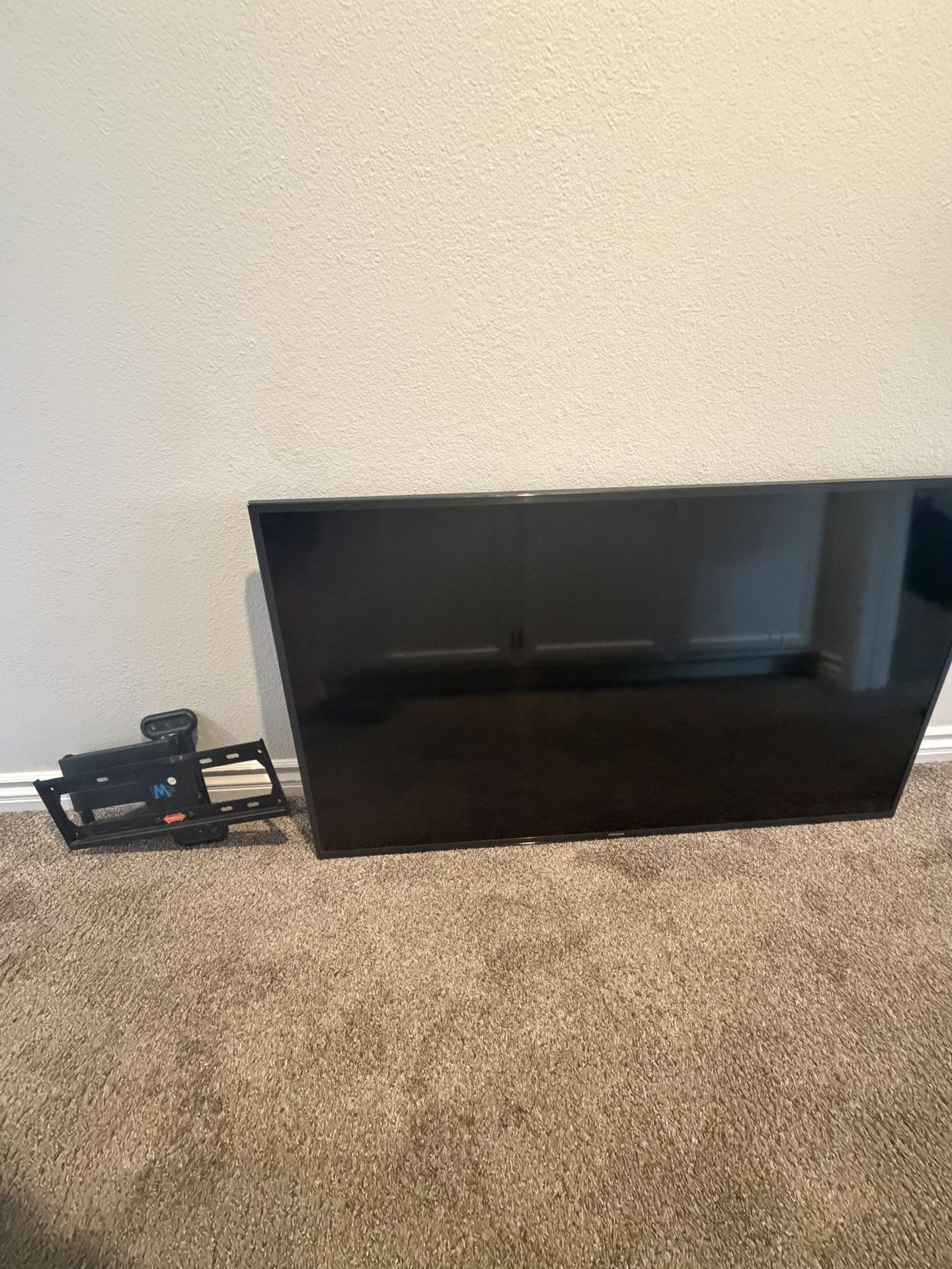 Samsung 50” Crystal UHD Tv With Mount