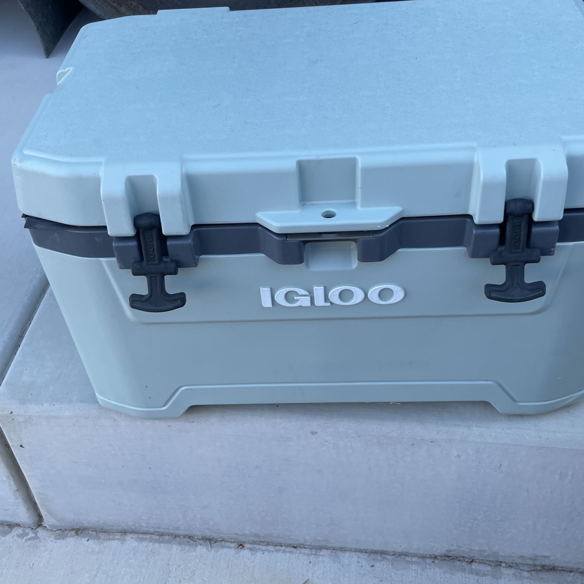 Igloo overland 72qt cooler