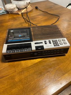 VTG General Electric GE 7-4956B AM/FM Clock Radio Cassette Record Player