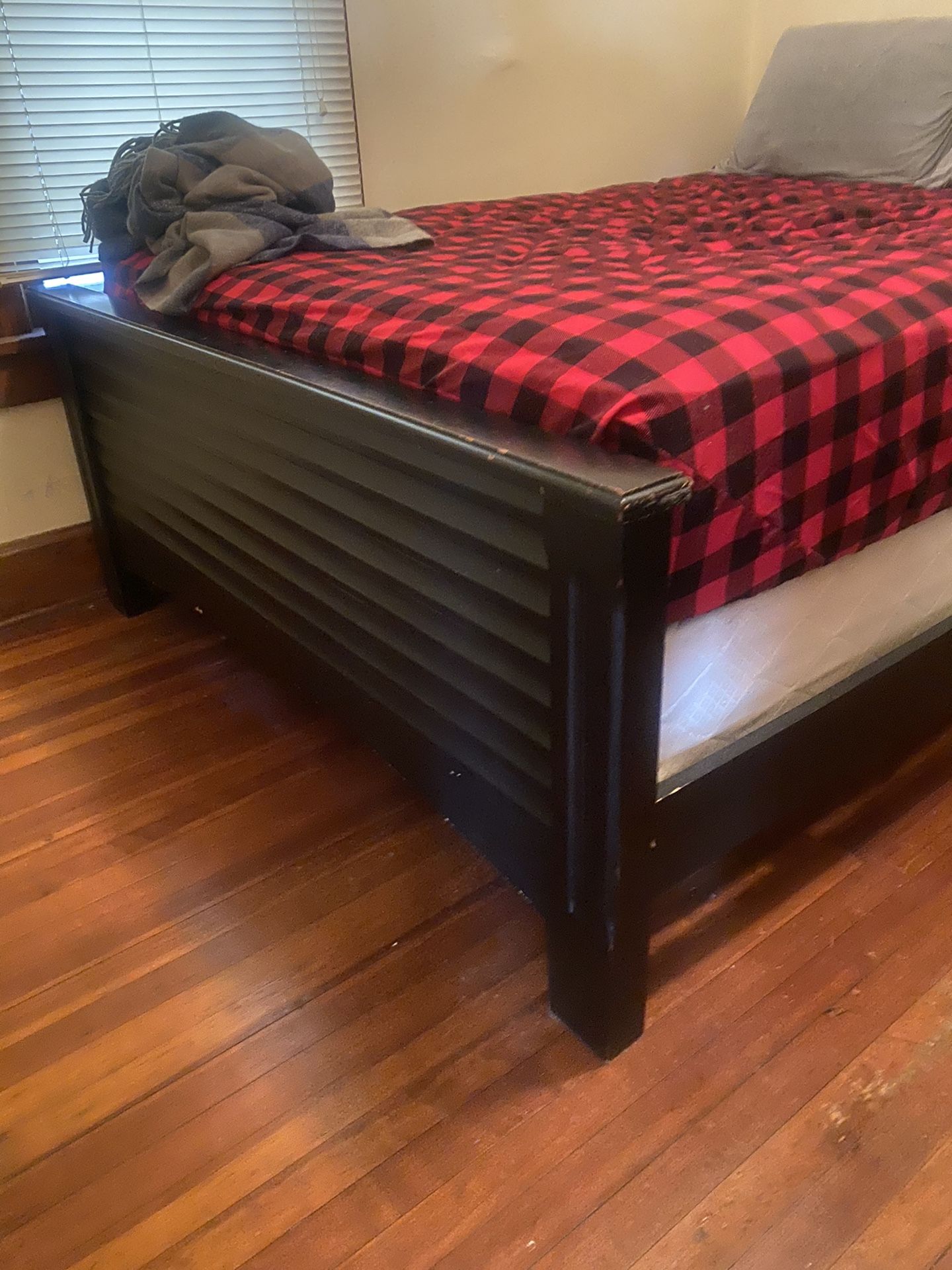 Queen Sized Bedframe and Vanity (with lights)
