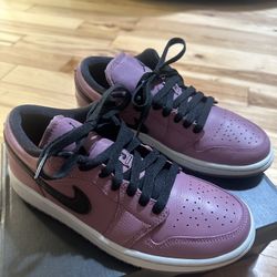 Women’s Air Jordan 1 Low SE 'Light Mulberry’ - Size 7.5