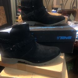 Womens Teva Black Suede Mid Boots Brand New