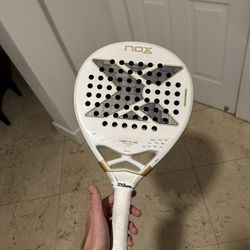 NOX AT10 Genius 12K Alum XTREM 2026 — the white-and-gold Agustín Tapia model.