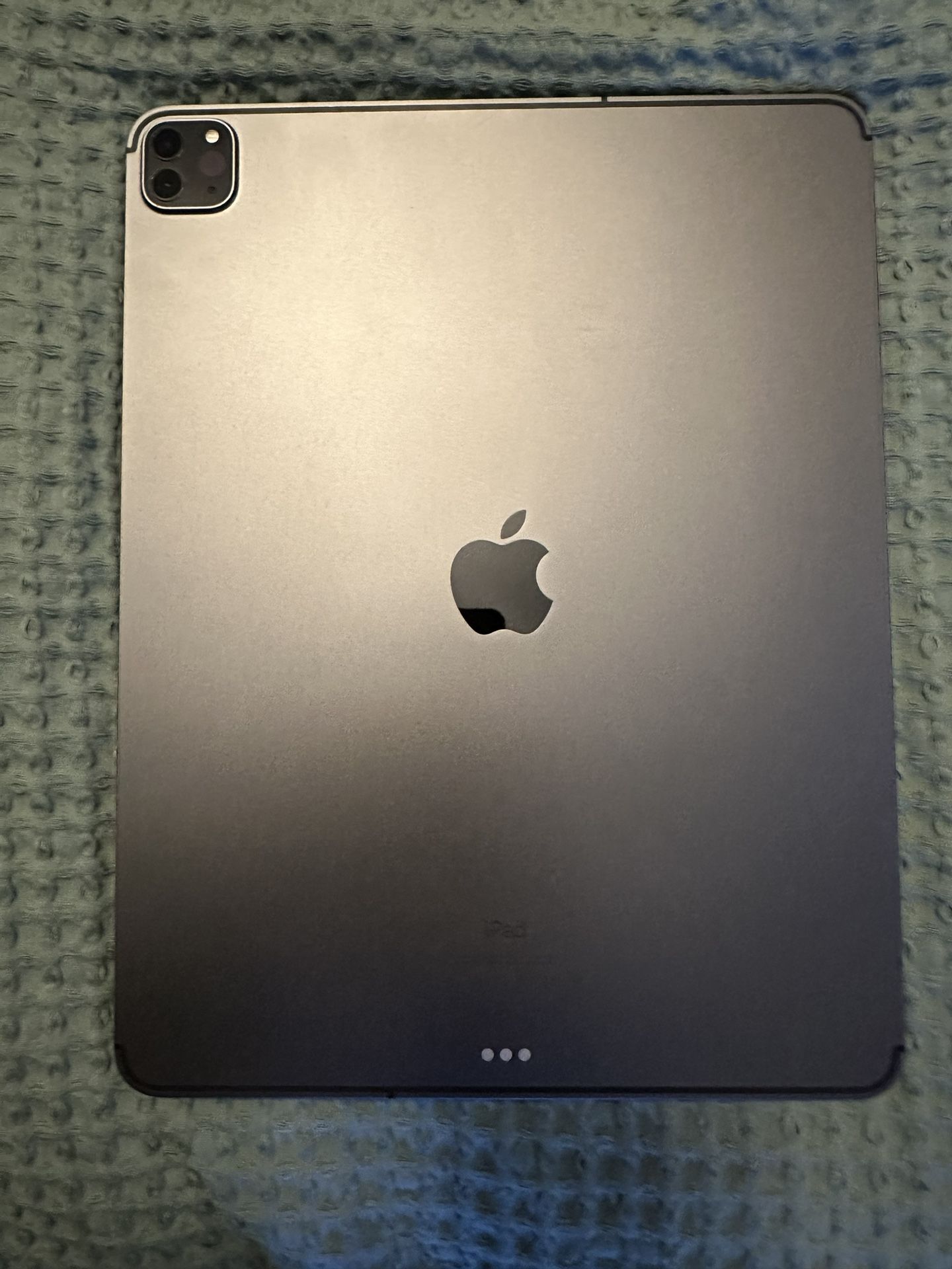 iPad Pro 12.9” (Model A2069)
