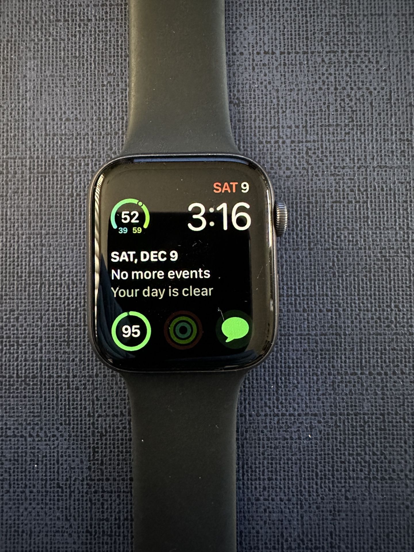 Apple Watch Series 5 - 44mm Aluminum 