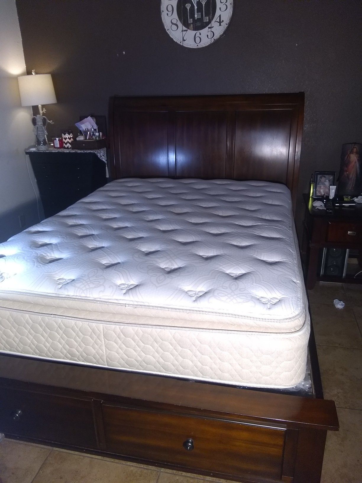 Solid wood Queen only bed frame with 2 drawers. Good conditions. Nothing wrong. (No mattress)