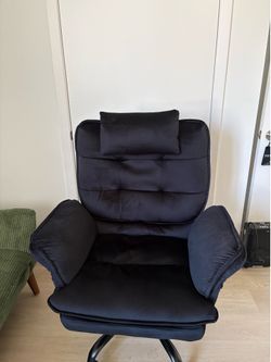 Comfortable office/lounge chair from Home Depot