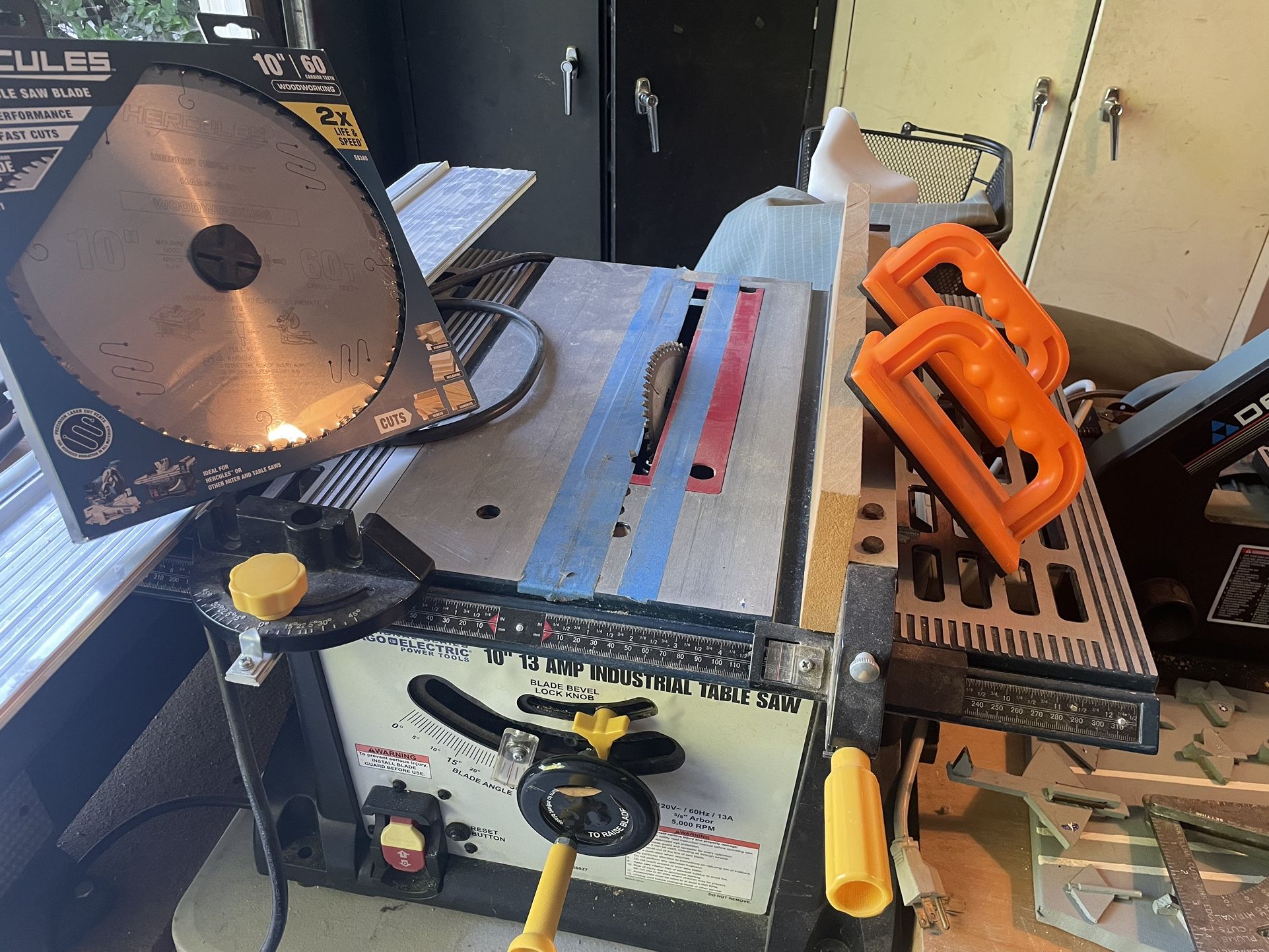 10” Harbor Frieght Table Saw W/ New60 Tooth 10” Blade