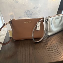 Michael kors wristlet